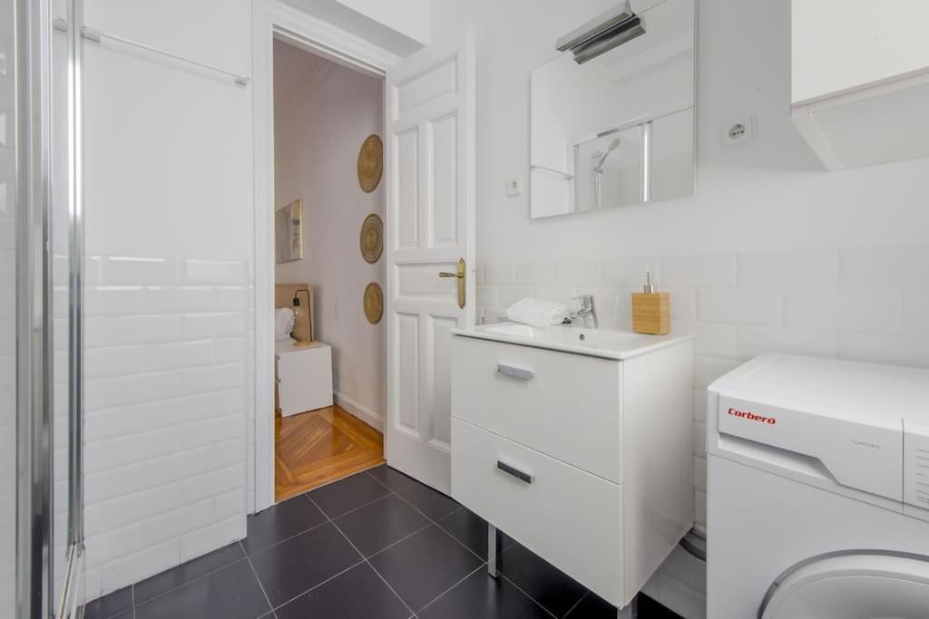 Petite E Chic Loft Para 3 En El Corazon De มาดริด ภายนอก รูปภาพ